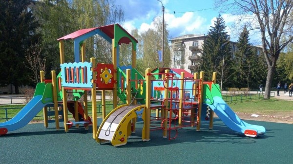 Детские игровые комплексы установят в 22 муниципалитетах Тверской области Детские игровые комплексы установят в 22 муниципалитетах Тверской области