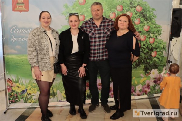 Крепкая основа светлого будущего: в Твери наградили лучшие семьи региона Крепкая основа светлого будущего: в Твери наградили лучшие семьи региона