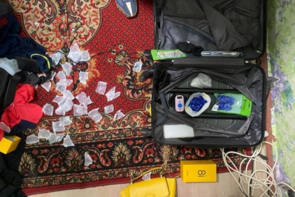 В арендованной мигрантом квартире в Твери нашли 253 свёртка с метадоном В арендованной мигрантом квартире в Твери нашли 253 свёртка с метадоном