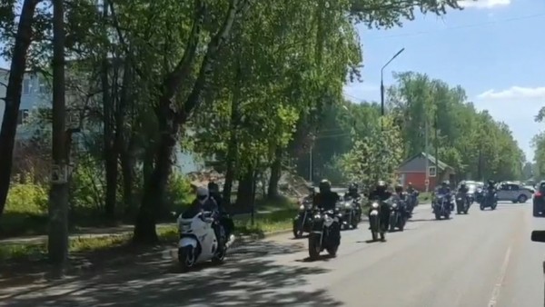 В Кимрах байкеры открыли мотосезон В Кимрах байкеры открыли мотосезон