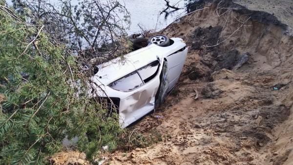 В Максатихинском районе авто свалилось с обрыва В Максатихинском районе авто свалилось с обрыва