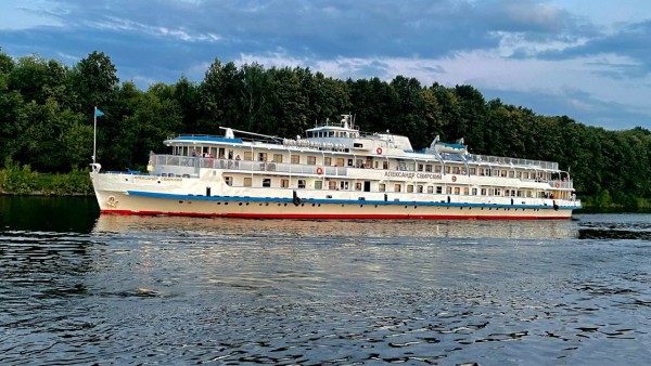 В Тверской области пассажирский теплоход потерял ход из-за поломки В Тверской области пассажирский теплоход потерял ход из-за поломки