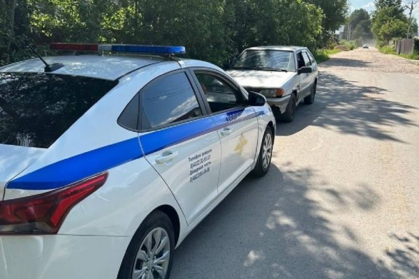 Благодаря внимательным гражданам под Тверью остановили пьяную автомобилистку Благодаря внимательным гражданам под Тверью остановили пьяную автомобилистку