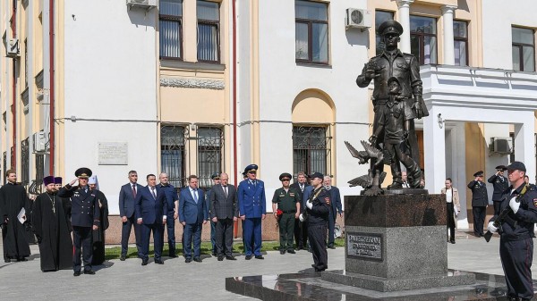 Памятник "Защитникам правопорядка и закона" открыли в Твери Памятник "Защитникам правопорядка и закона" открыли в Твери