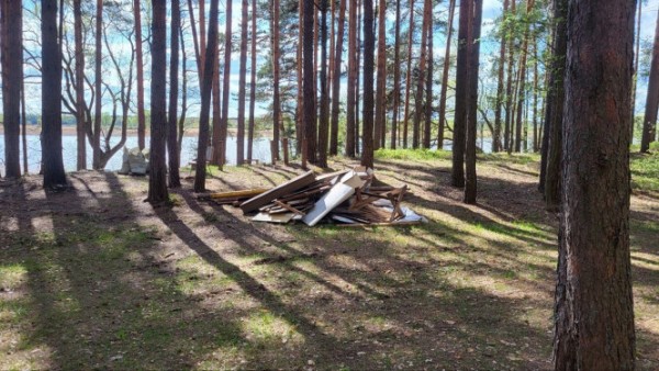 В Тверской области туристы оставляют после себя горы мусора В Тверской области туристы оставляют после себя горы мусора