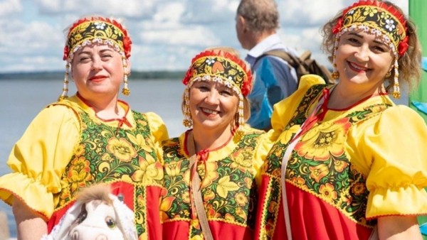 Афиша на выходные: гастрофестивали, гонки на лодках-драконах и активности Афиша на выходные: гастрофестивали, гонки на лодках-драконах и активности