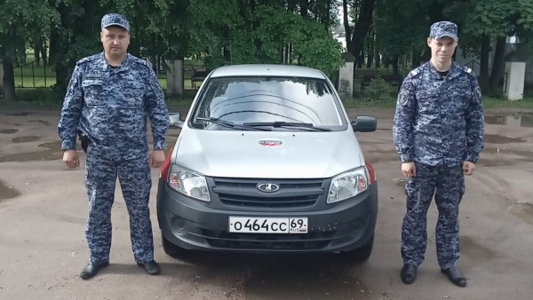 В Твери Росгвардия задержала любителя дорогого алкоголя и элитного шоколада В Твери Росгвардия задержала любителя дорогого алкоголя и элитного шоколада