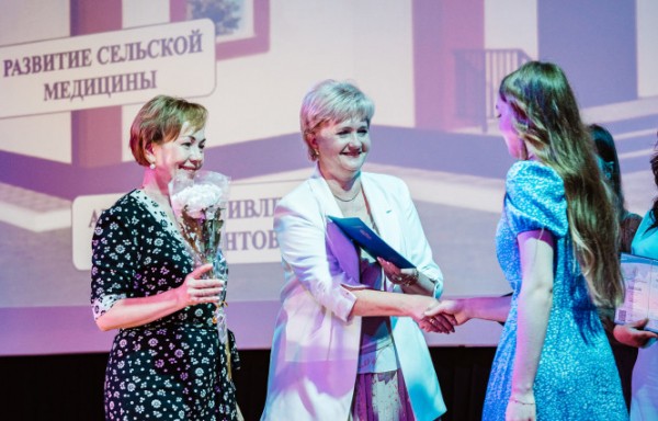 Около 500 выпускников медицинских колледжей останутся работать в регионе