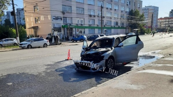 Опубликовано видео момента смертельного ДТП на Дарвина в Твери Опубликовано видео момента смертельного ДТП на Дарвина в Твери
