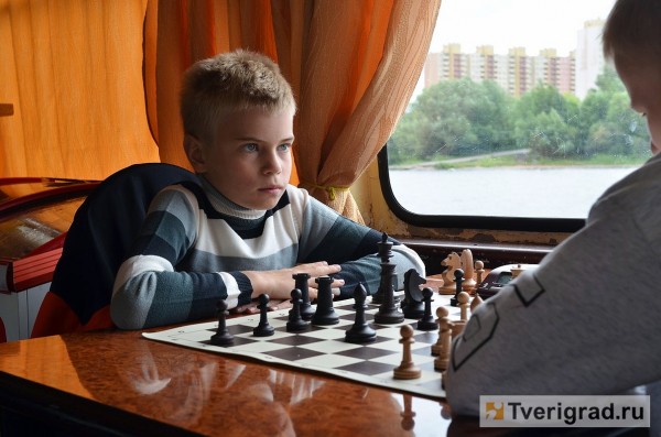 Шахматы на воде: в Твери на теплоходе прошел турнир по молниеносной игре Шахматы на воде: в Твери на теплоходе прошел турнир по молниеносной игре
