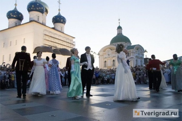 Танцы с водой: День города в Твери завершился торжественным запуском фонтана и фейерверком