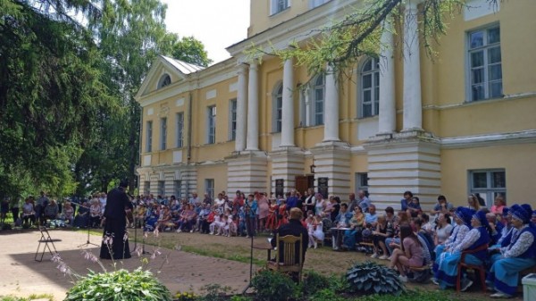 В музее Пушкина в Берново на фестивале выступят гусляры, звонари и гармонисты В музее Пушкина в Берново на фестивале выступят гусляры, звонари и гармонисты
