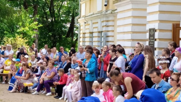 В музее Пушкина в Берново на фестивале выступят гусляры, звонари и гармонисты В музее Пушкина в Берново на фестивале выступят гусляры, звонари и гармонисты