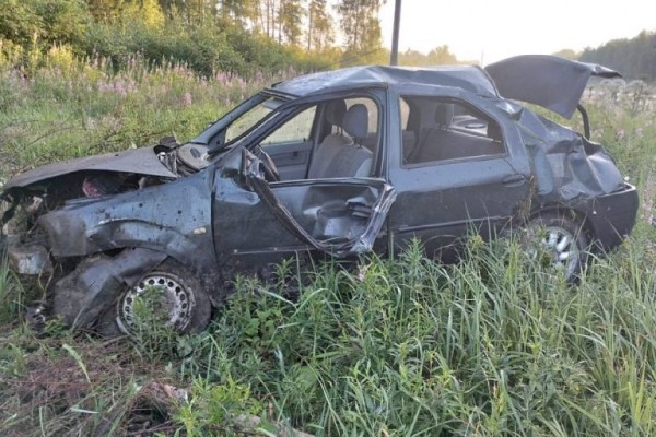 В Тверской области рядом с лежавшей в кювете машиной нашли труп В Тверской области рядом с лежавшей в кювете машиной нашли труп