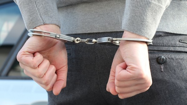 В Вышнем Волочке мужчину осудили за кражу денег и алкоголя из кафе В Вышнем Волочке мужчину осудили за кражу денег и алкоголя из кафе