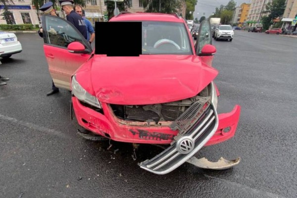 Три человека пострадали в ДТП на Капошвара в Твери Три человека пострадали в ДТП на Капошвара в Твери