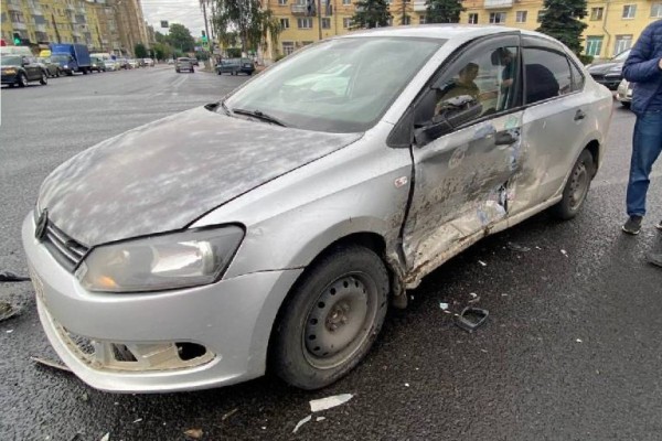 Три человека пострадали в ДТП на Капошвара в Твери Три человека пострадали в ДТП на Капошвара в Твери