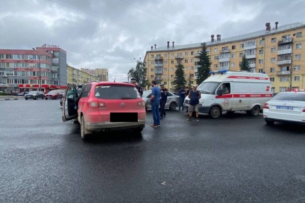 Три человека пострадали в ДТП на Капошвара в Твери Три человека пострадали в ДТП на Капошвара в Твери