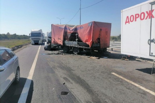 Тверской водитель разбился на трассе М-4 «Дон» в Воронежской области Тверской водитель разбился на трассе М-4 «Дон» в Воронежской области