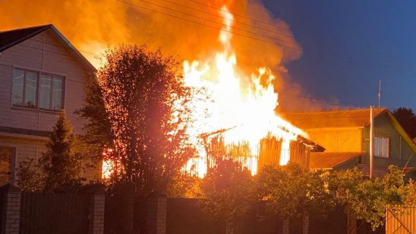 В деревне под Тверью произошёл пожар В деревне под Тверью произошёл пожар