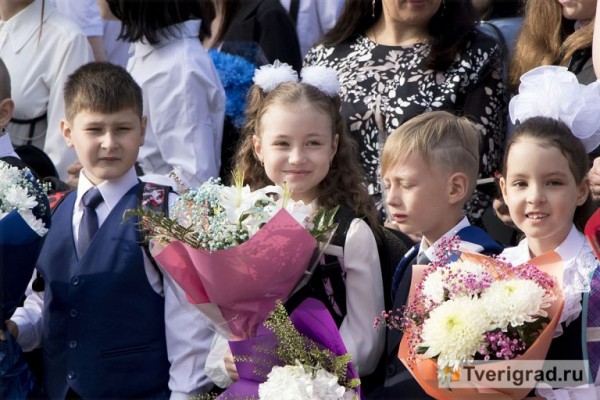 Слёзы, улыбки и цветы: как прошёл День знаний в Твери Слёзы, улыбки и цветы: как прошёл День знаний в Твери