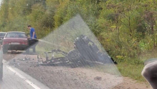 В Тверской области в лобовом столкновении двух машин погибла водитель "ВАЗа" В Тверской области в лобовом столкновении двух машин погибла водитель "ВАЗа"