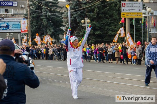 10 лет назад по Твери пронесли Олимпийский огонь 10 лет назад по Твери пронесли Олимпийский огонь