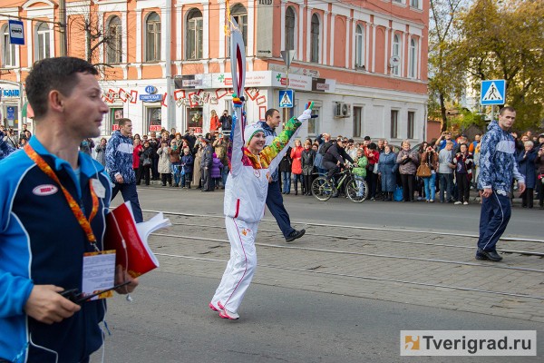 10 лет назад по Твери пронесли Олимпийский огонь 10 лет назад по Твери пронесли Олимпийский огонь