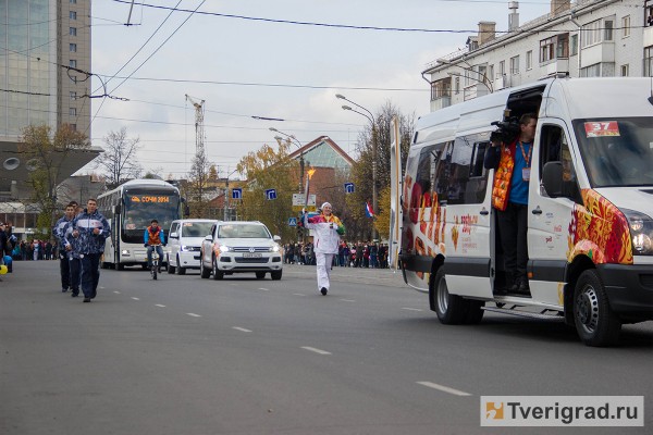 10 лет назад по Твери пронесли Олимпийский огонь 10 лет назад по Твери пронесли Олимпийский огонь