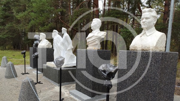 На территории мемориала "Медное" устанавливают памятники революционерам На территории мемориала "Медное" устанавливают памятники революционерам