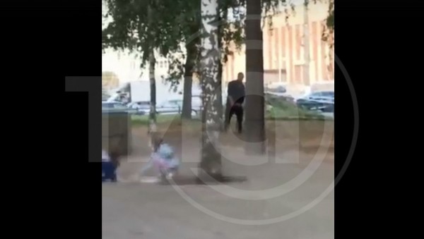 В Твери проверяют мужчину, который подозрительно вёл себя возле детей В Твери проверяют мужчину, который подозрительно вёл себя возле детей