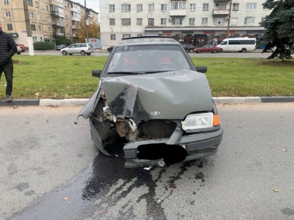 В Твери в аварии на Волоколамском проспекте пострадал человек В Твери в аварии на Волоколамском проспекте пострадал человек