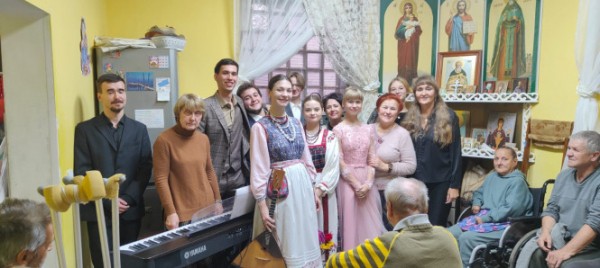 В Твери в гостинице для бездомных прошел концерт
