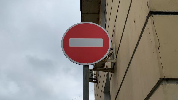 В Твери временно перекрыли движение по улице 15 лет Октября В Твери временно перекрыли движение по улице 15 лет Октября
