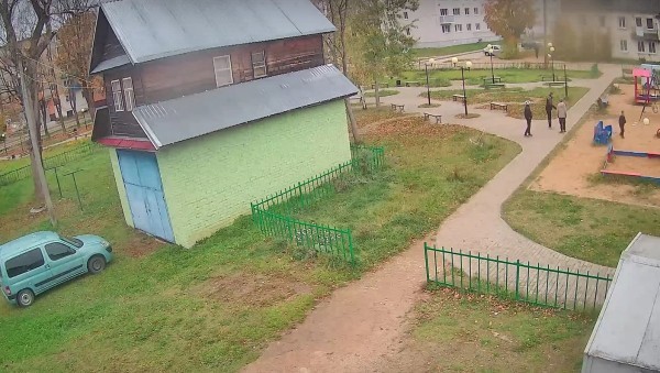 В Тверской области камера наблюдения сняла момент вандализма в сквере В Тверской области камера наблюдения сняла момент вандализма в сквере