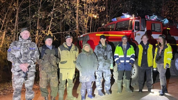 В Тверской области сотрудники МЧС и волонтеры спасли женщину в лесу В Тверской области сотрудники МЧС и волонтеры спасли женщину в лесу
