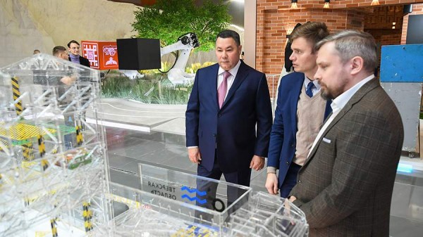 Тверская область представила на выставке-форуме «Россия» кабину машиниста поезда «Иволга 3.0»
Тверская область представила на выставке-форуме «Россия» кабину машиниста поезда «Иволга 3.0»