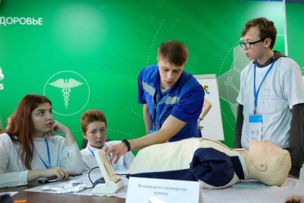 Фельдшер Тверской &laquo;скорой&raquo; принял роды у многодетной матери и спас утонувшего в фонтане ребенка