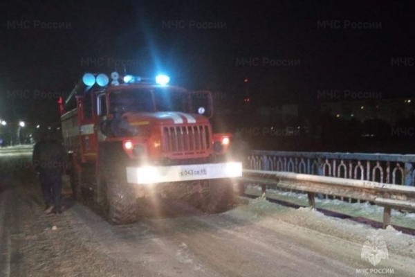 Ночью в Тверской области спасли провалившегося под лед человека Ночью в Тверской области спасли провалившегося под лед человека