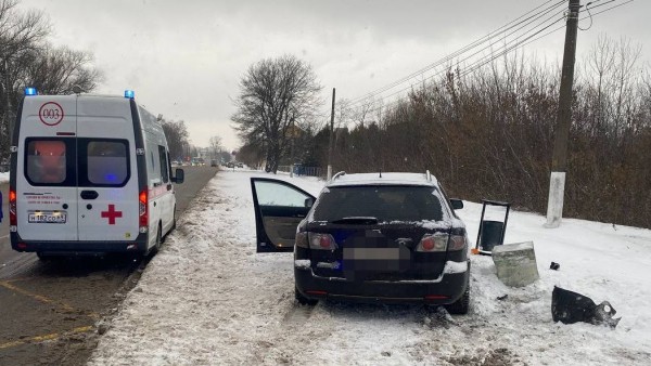 В Твери иномарка съехала на остановку и сбила пенсионера В Твери иномарка съехала на остановку и сбила пенсионера
