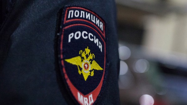 В Твери прохожий попросил позвонить и украл у девушки дорогой телефон В Твери прохожий попросил позвонить и украл у девушки дорогой телефон