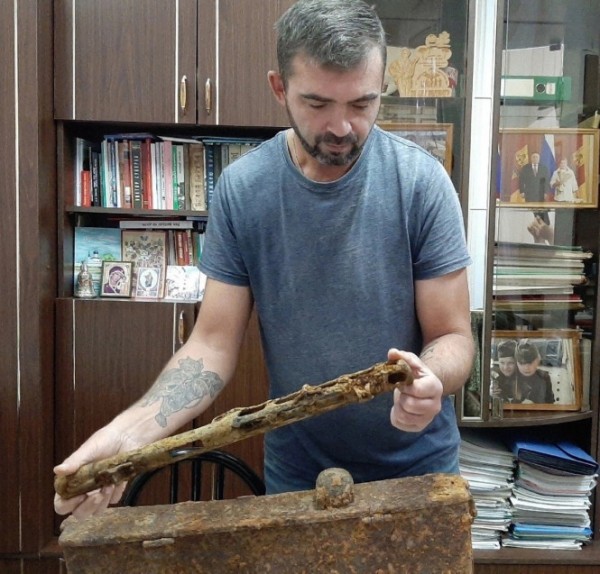 Житель Твери нашел металлический ящик с ППШ времен Великой Отечественной войны Житель Твери нашел металлический ящик с ППШ времен Великой Отечественной войны