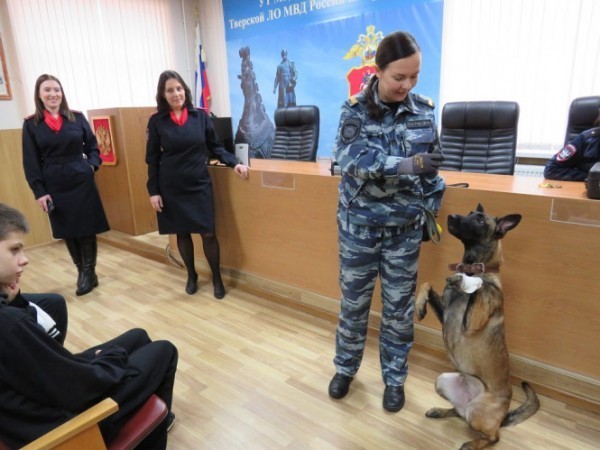 Тверские транспортные полицейские присоединились к акции "Полицейский Дед Мороз" Тверские транспортные полицейские присоединились к акции "Полицейский Дед Мороз"