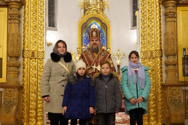 В Твери митрополит Амвросий вручил медали многодетным православным родителям