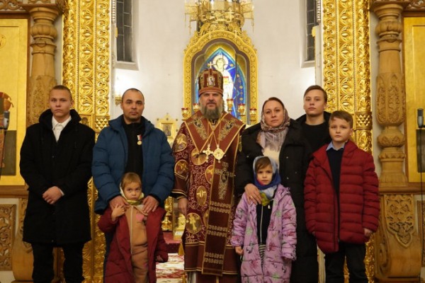 В Твери митрополит Амвросий вручил медали многодетным православным родителям