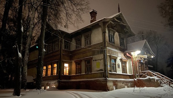 Энтузиасты создали новогоднюю атмосферу в исторических зданиях Тверской области Энтузиасты создали новогоднюю атмосферу в исторических зданиях Тверской области
