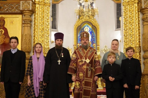 В Твери митрополит Амвросий вручил медали многодетным православным родителям