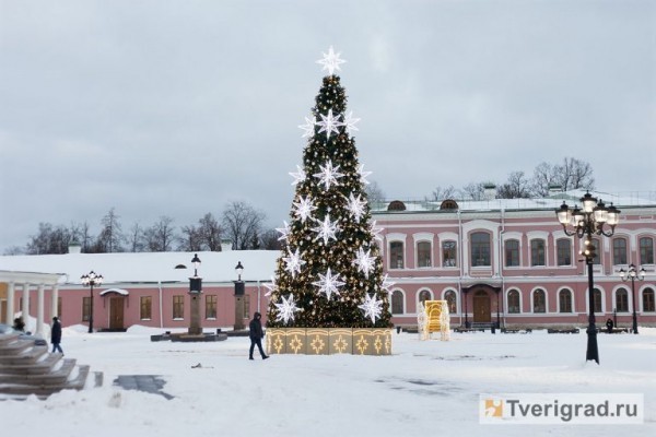Новую подсветку подключили на Старом мосту в Твери Новую подсветку подключили на Старом мосту в Твери