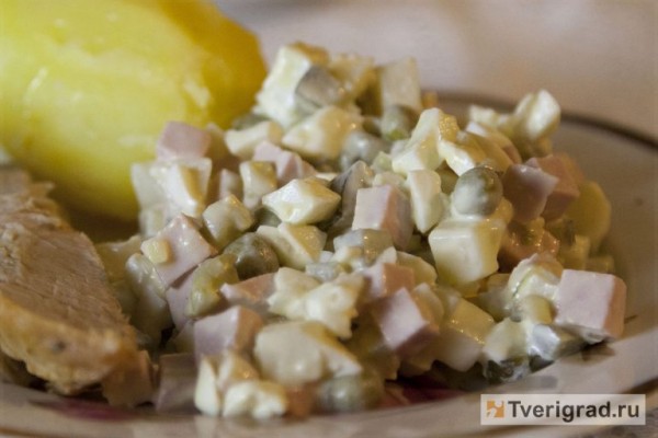 Оливье на любой вкус: рецепты главного новогоднего салата от Tverigrad.ru Оливье на любой вкус: рецепты главного новогоднего салата от Tverigrad.ru