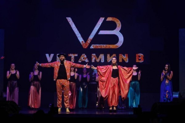 Полетели! Группа «VИТАМИN B» раскачала зал на премьере авторского шоу Полетели! Группа «VИТАМИN B» раскачала зал на премьере авторского шоу